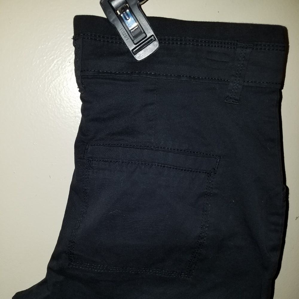Capris pants - Picture 2 of 2
